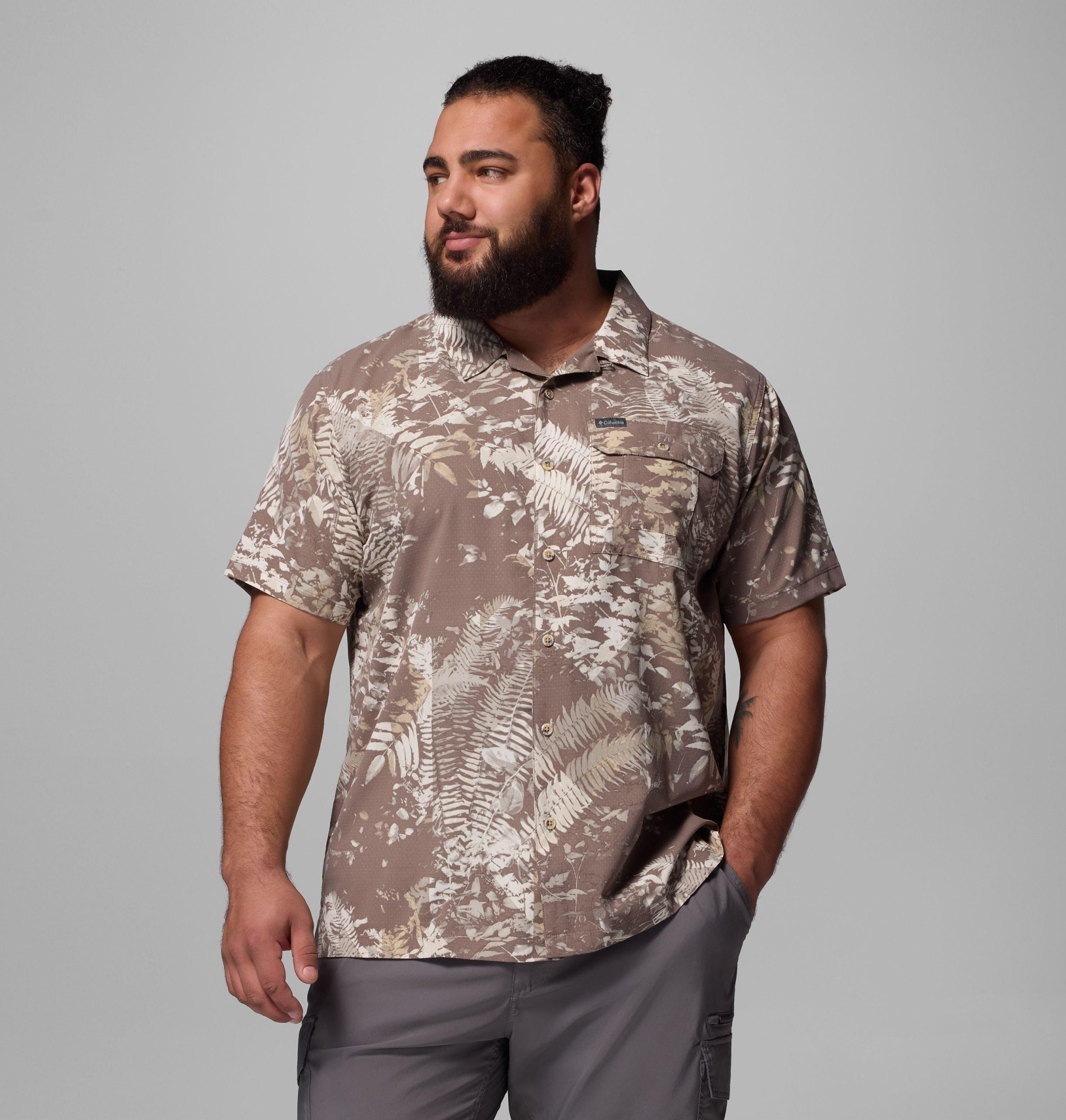 heren tech trail utility bedrukt geweven shirt met korte mouwen - grote maten