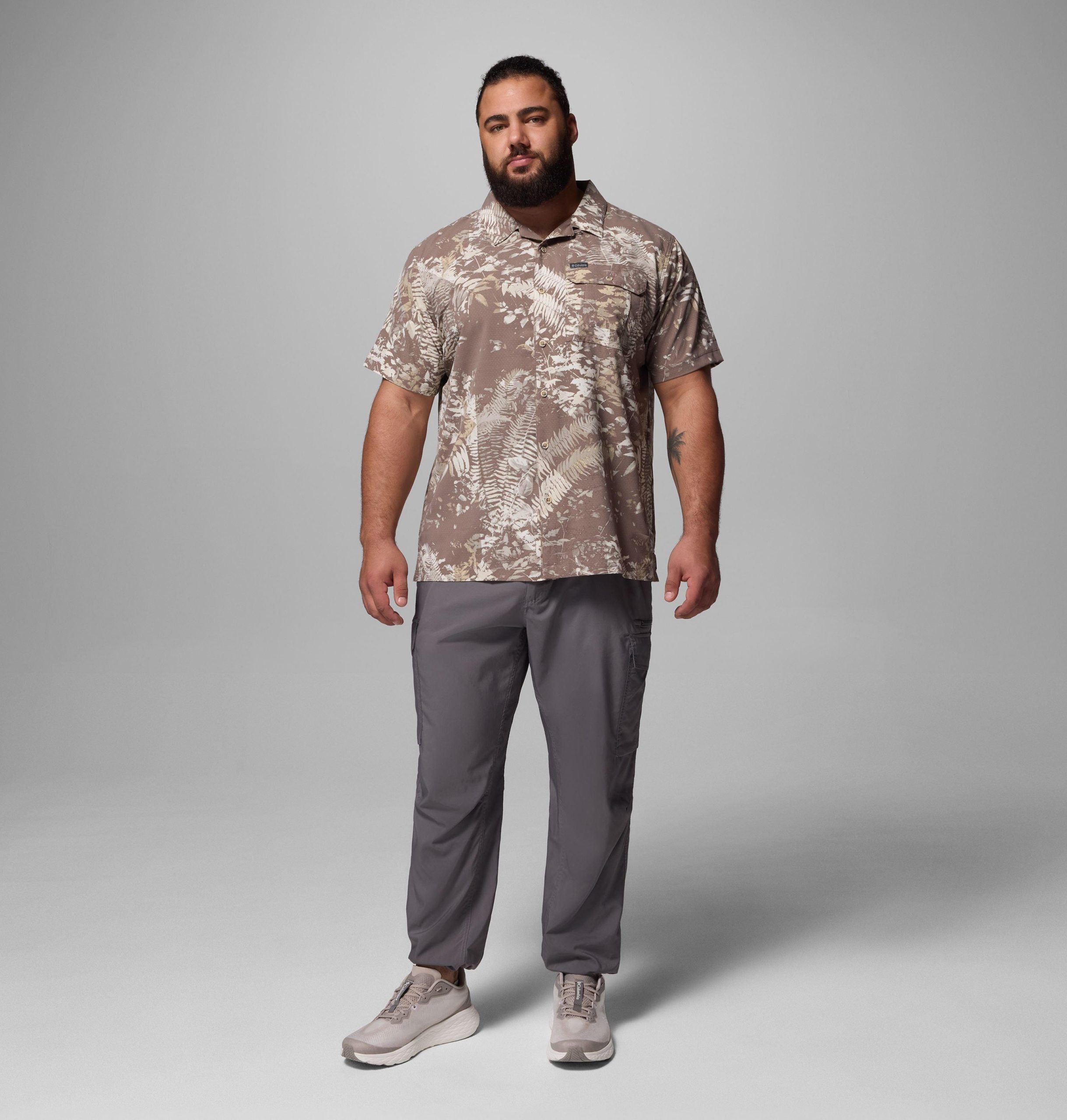 heren tech trail utility bedrukt geweven shirt met korte mouwen - grote maten