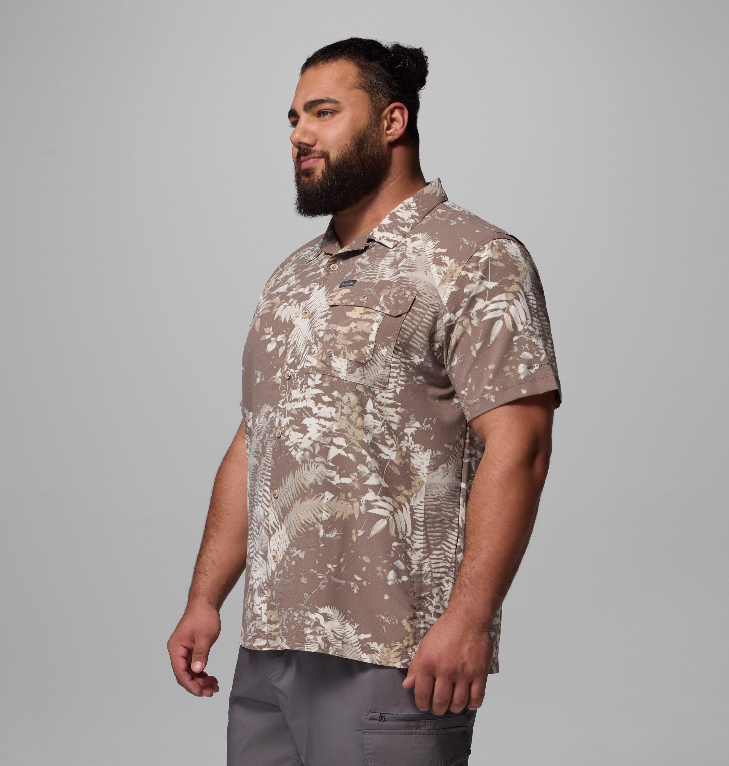 heren tech trail utility bedrukt geweven shirt met korte mouwen - grote maten