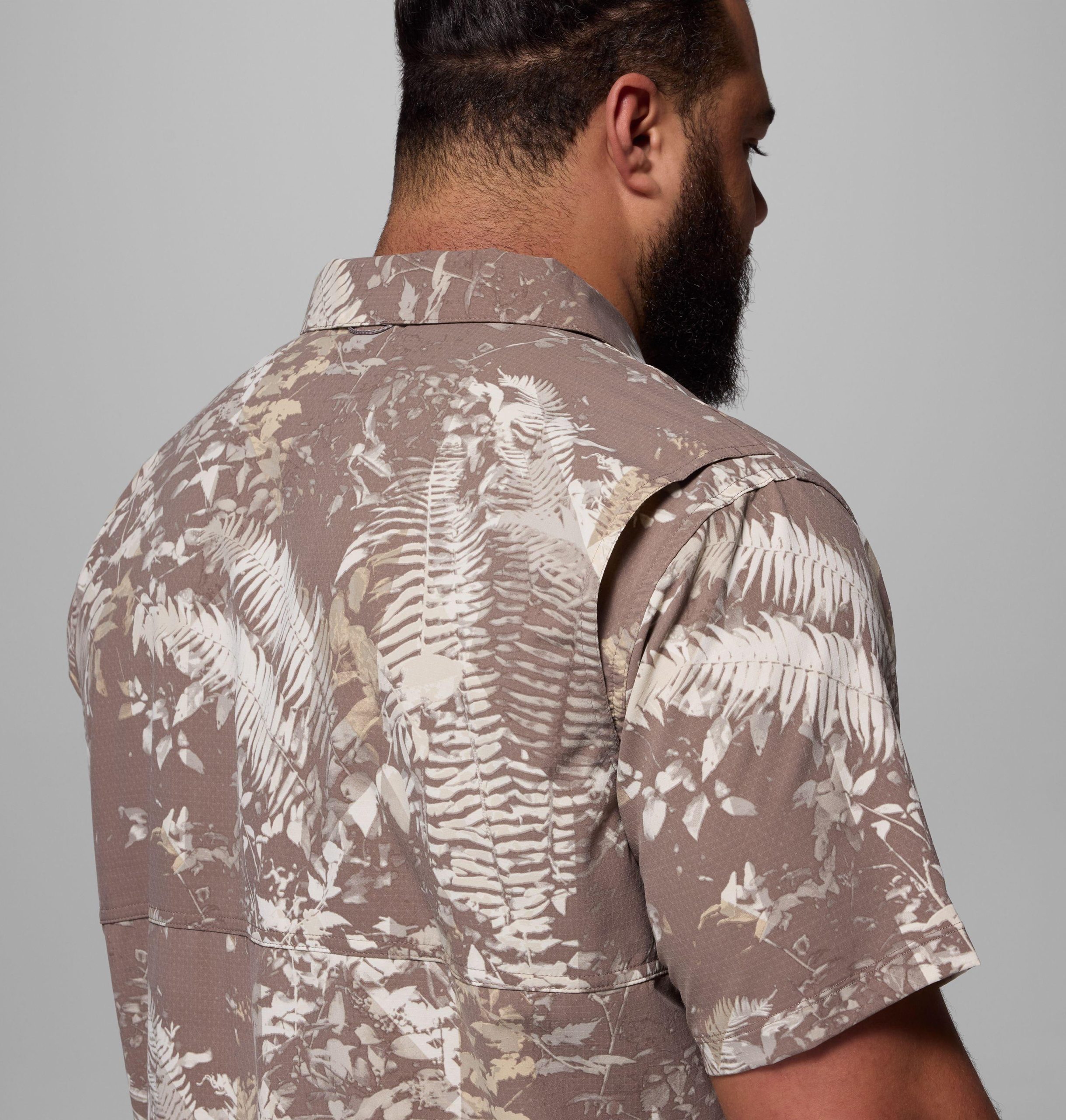 heren tech trail utility bedrukt geweven shirt met korte mouwen - grote maten