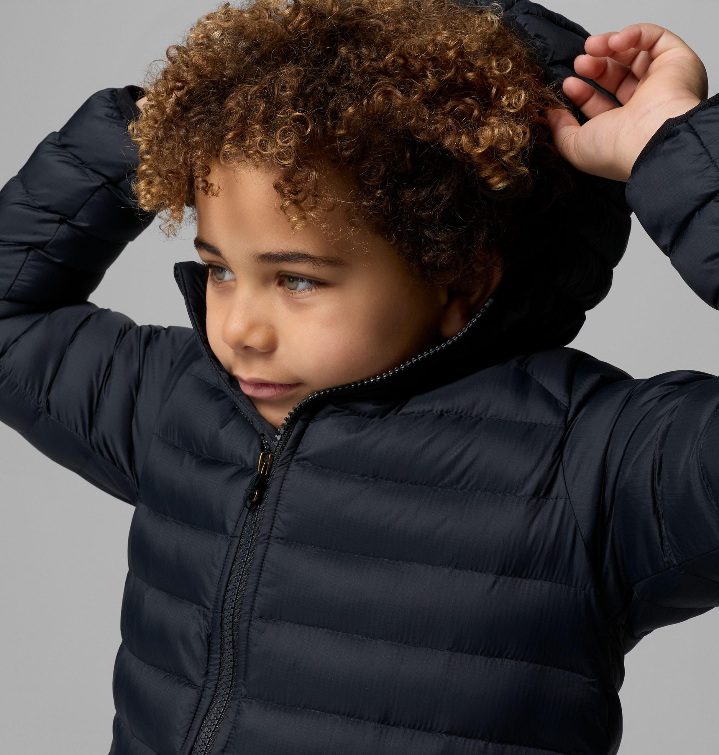 kinderjas met capuchon en poederpas