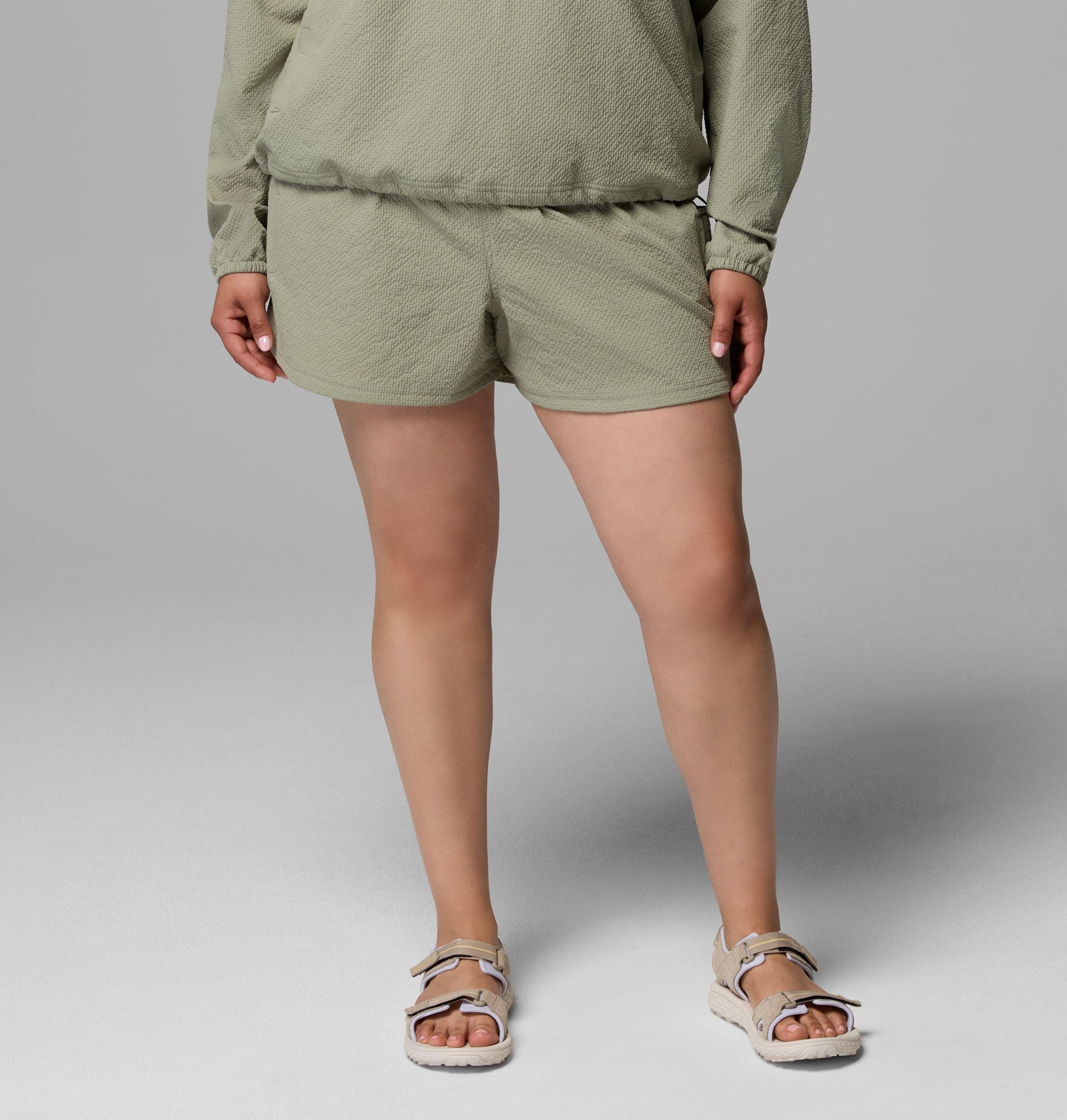vrouwen zijn dol op zomerse shorts - ook verkrijgbaar in grote maten.