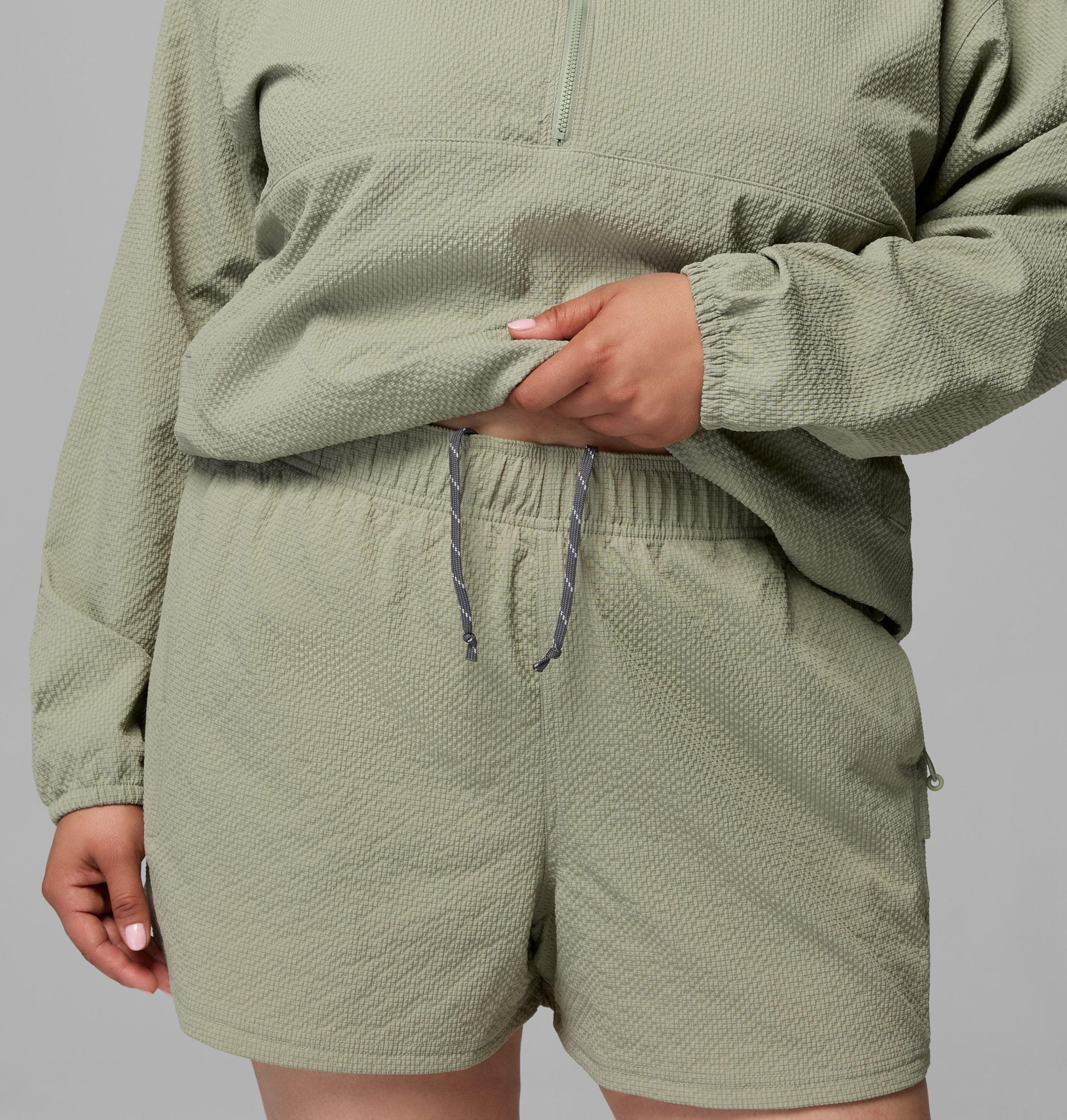 vrouwen zijn dol op zomerse shorts - ook verkrijgbaar in grote maten.