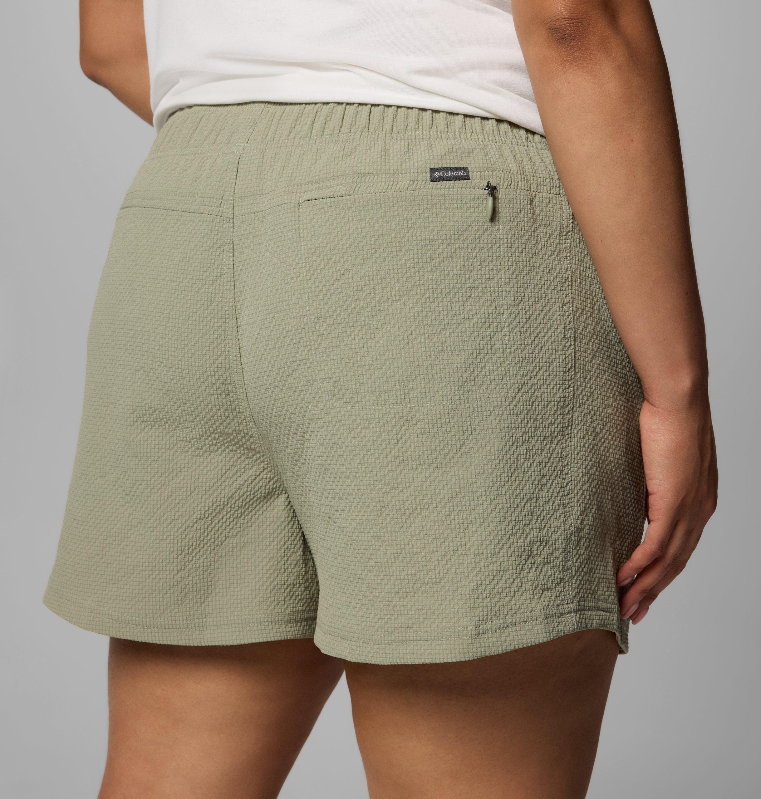 vrouwen zijn dol op zomerse shorts - ook verkrijgbaar in grote maten.