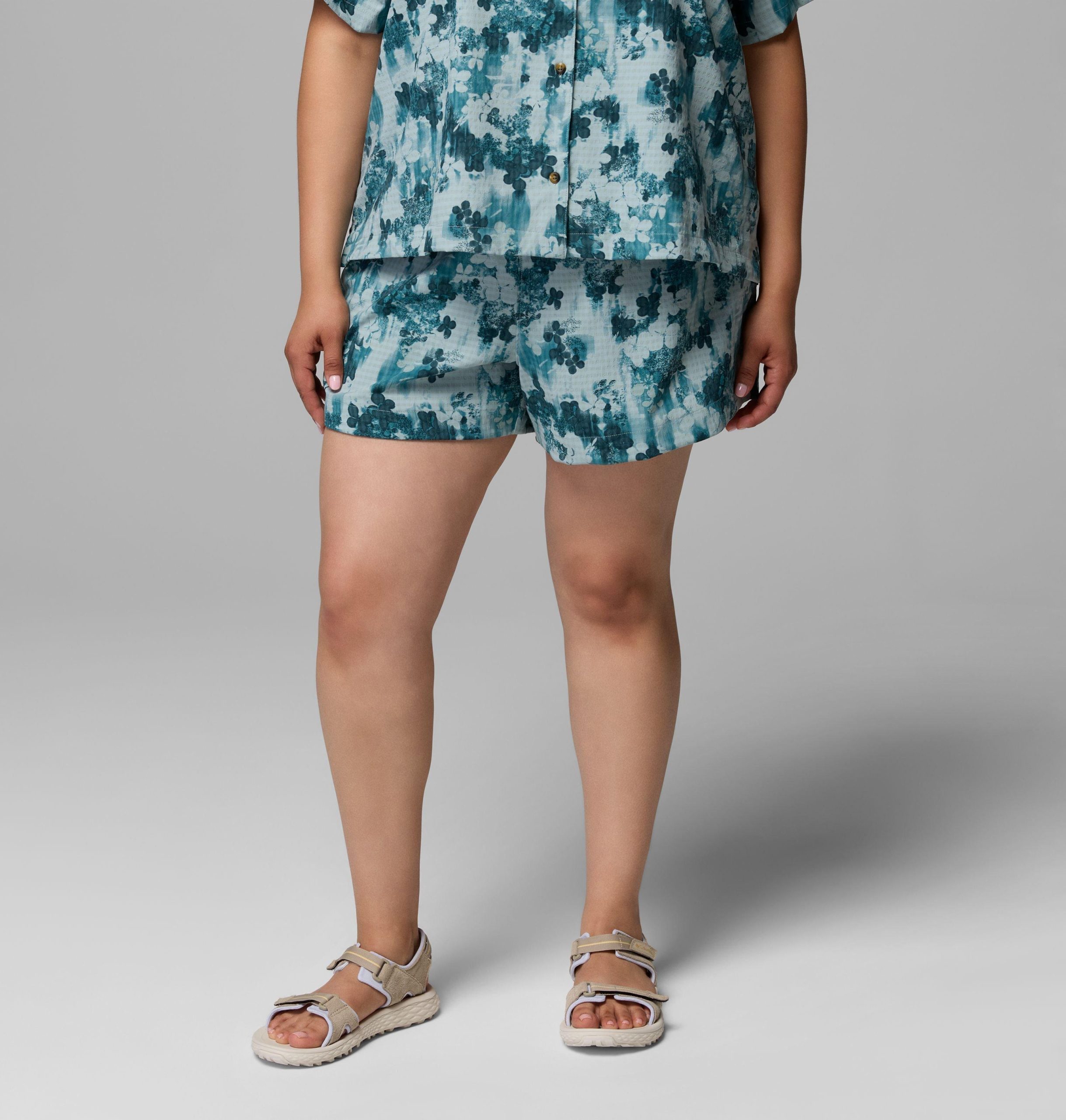 dames zijn dol op zomerse shorts met print - plus size