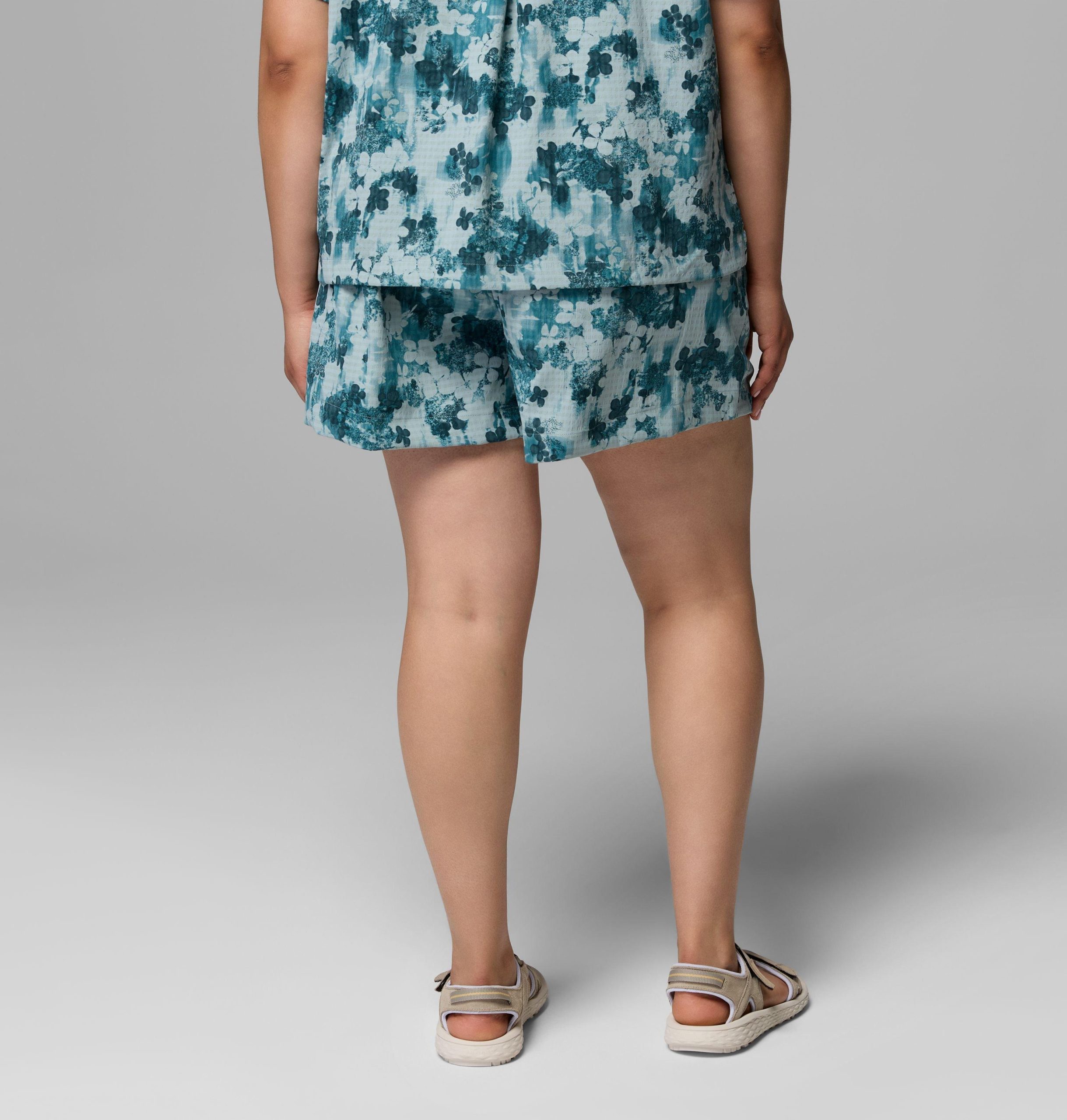 dames zijn dol op zomerse shorts met print - plus size