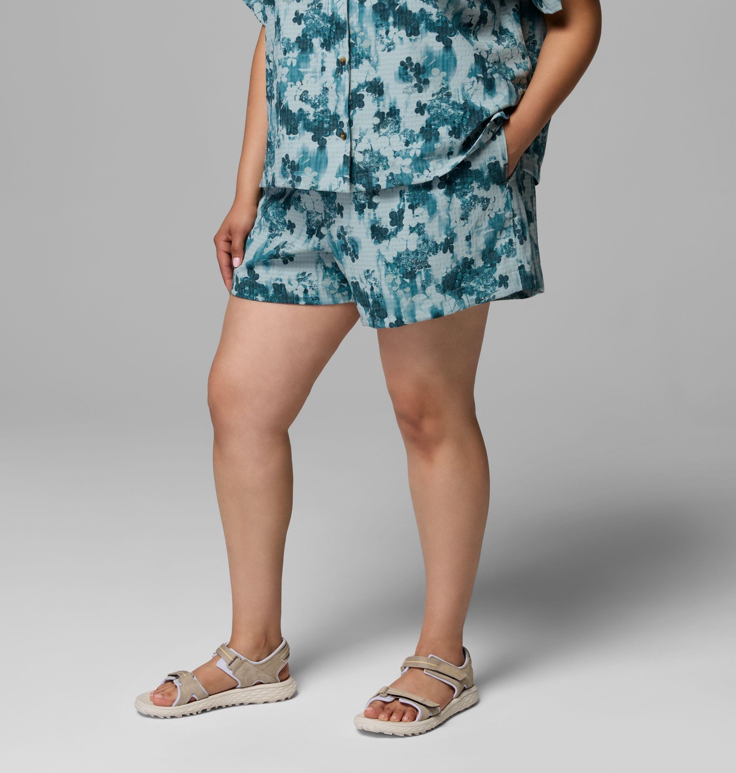 dames zijn dol op zomerse shorts met print - plus size