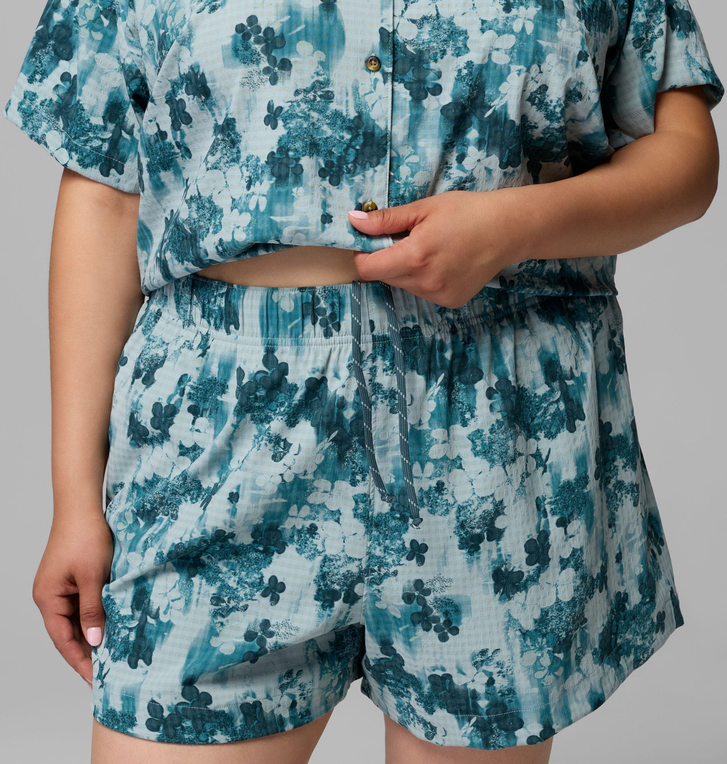 dames zijn dol op zomerse shorts met print - plus size