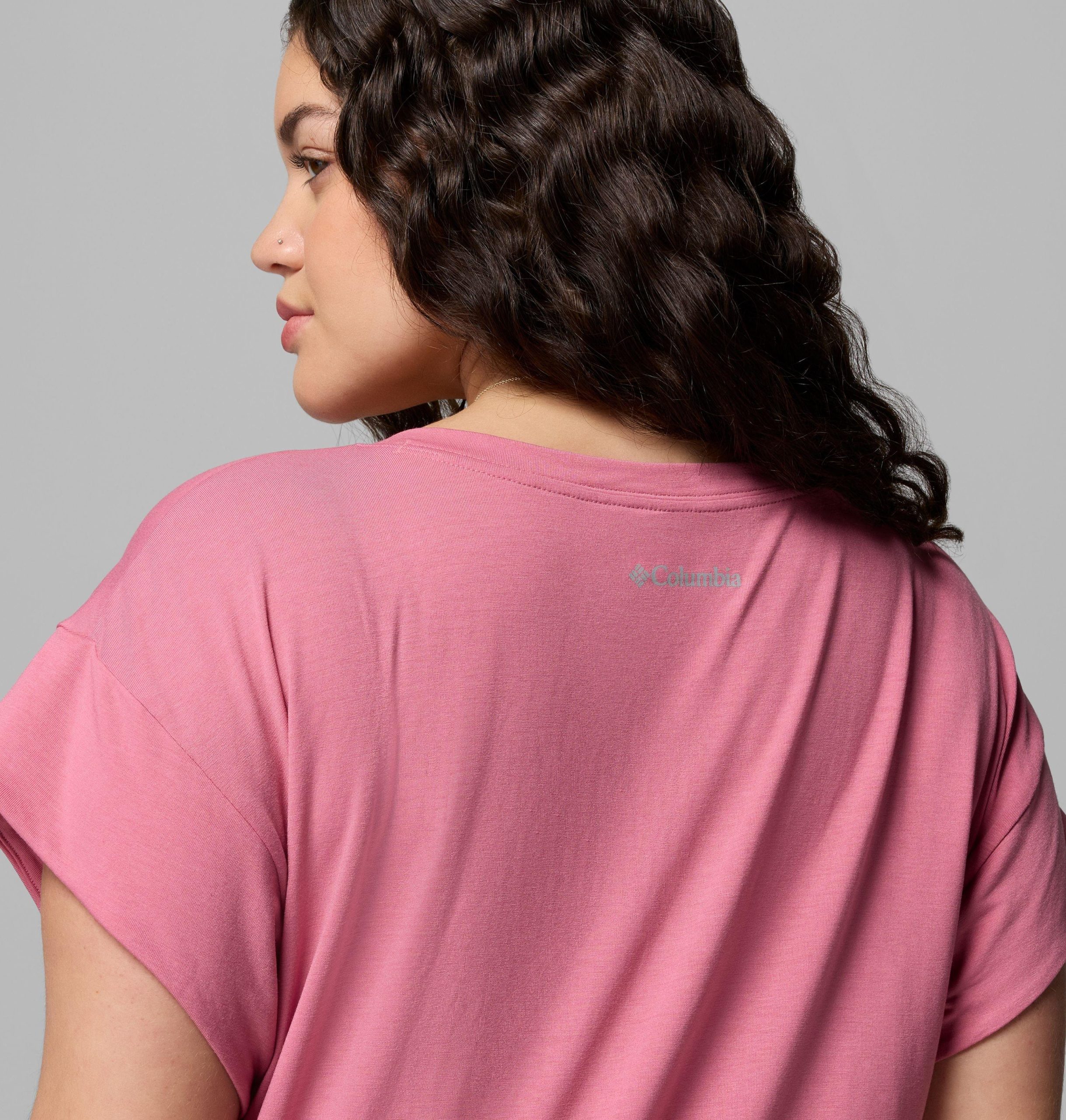 dames t-shirt met v-hals en korte mouwen van daniela falls - plus size