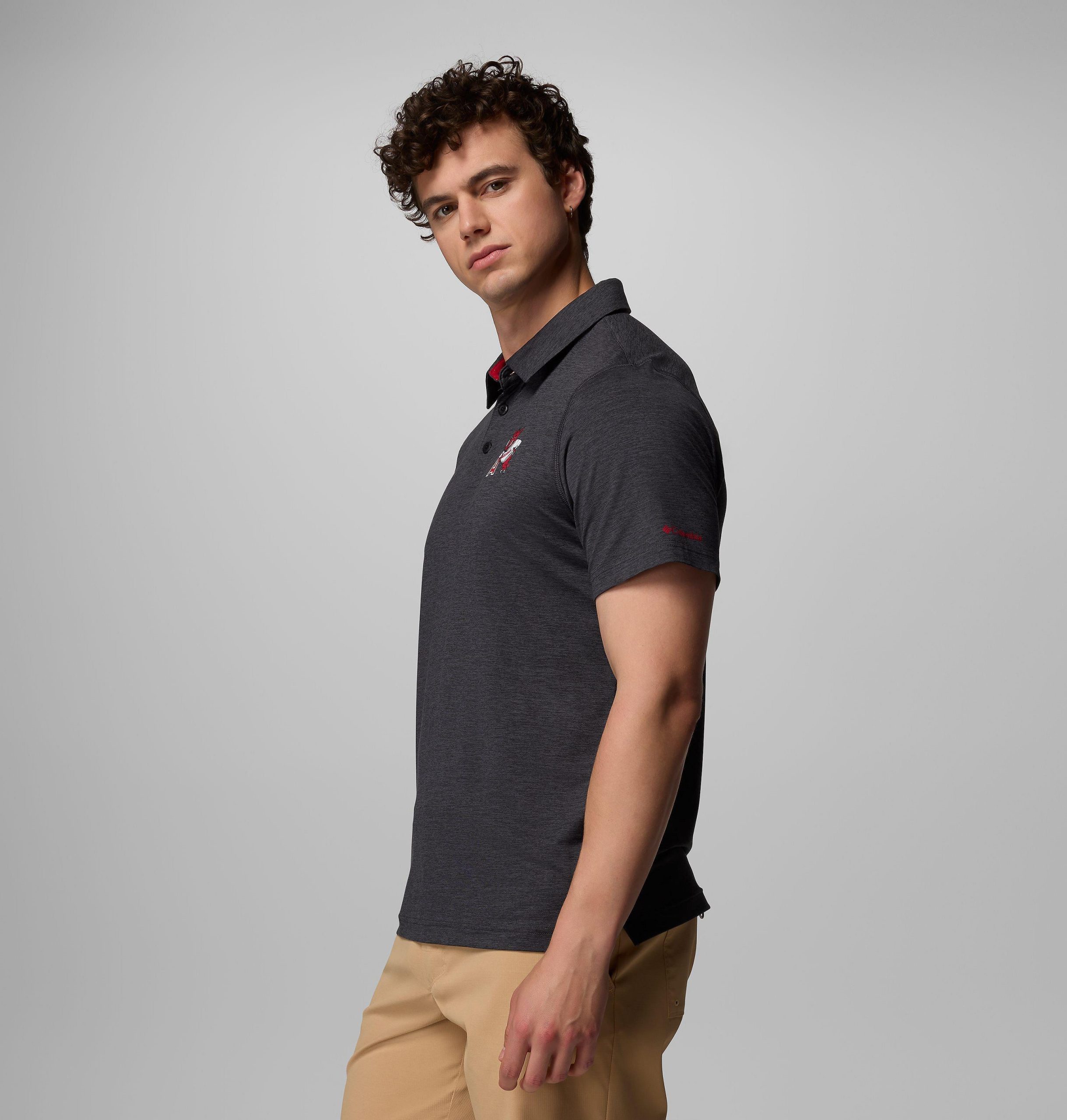 heren collegiate tech trail polo - arkansas