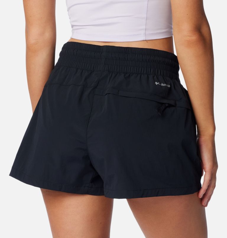 women boundless trek active shorts