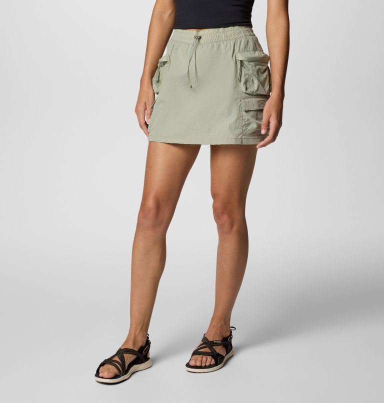 women elevated view cargo skort