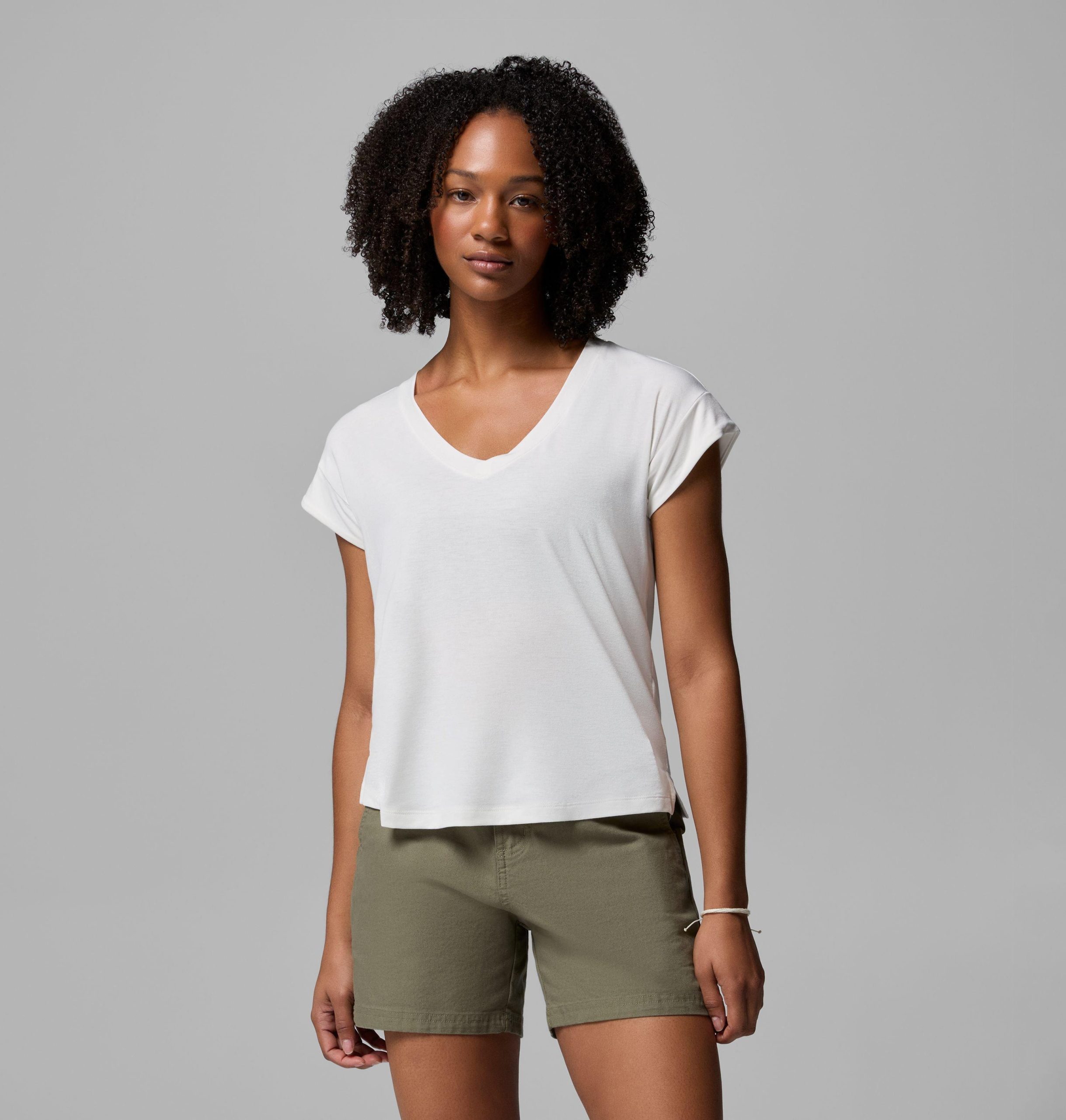 dames t-shirt met v-hals en korte mouwen van daniela falls