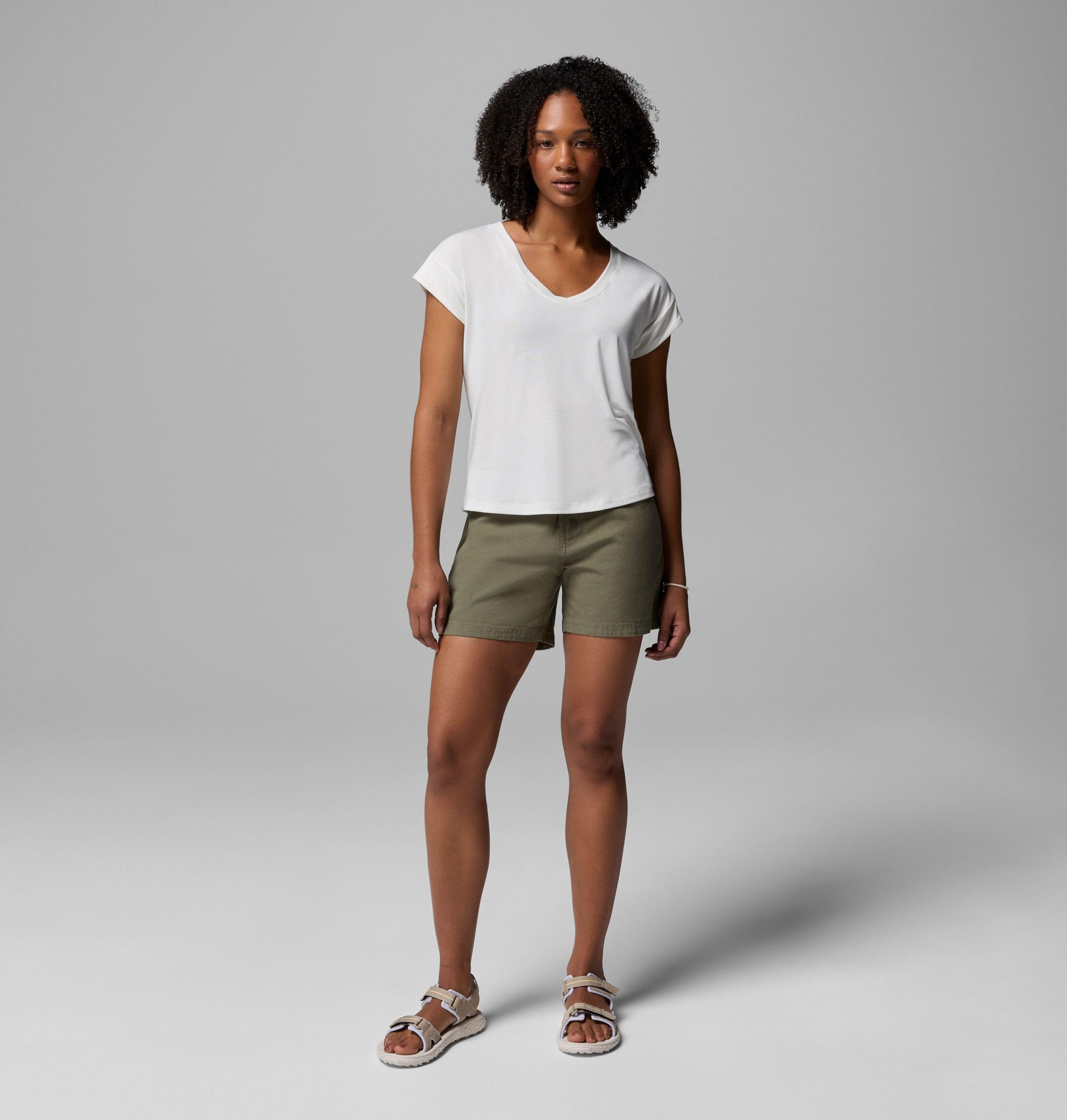 dames t-shirt met v-hals en korte mouwen van daniela falls