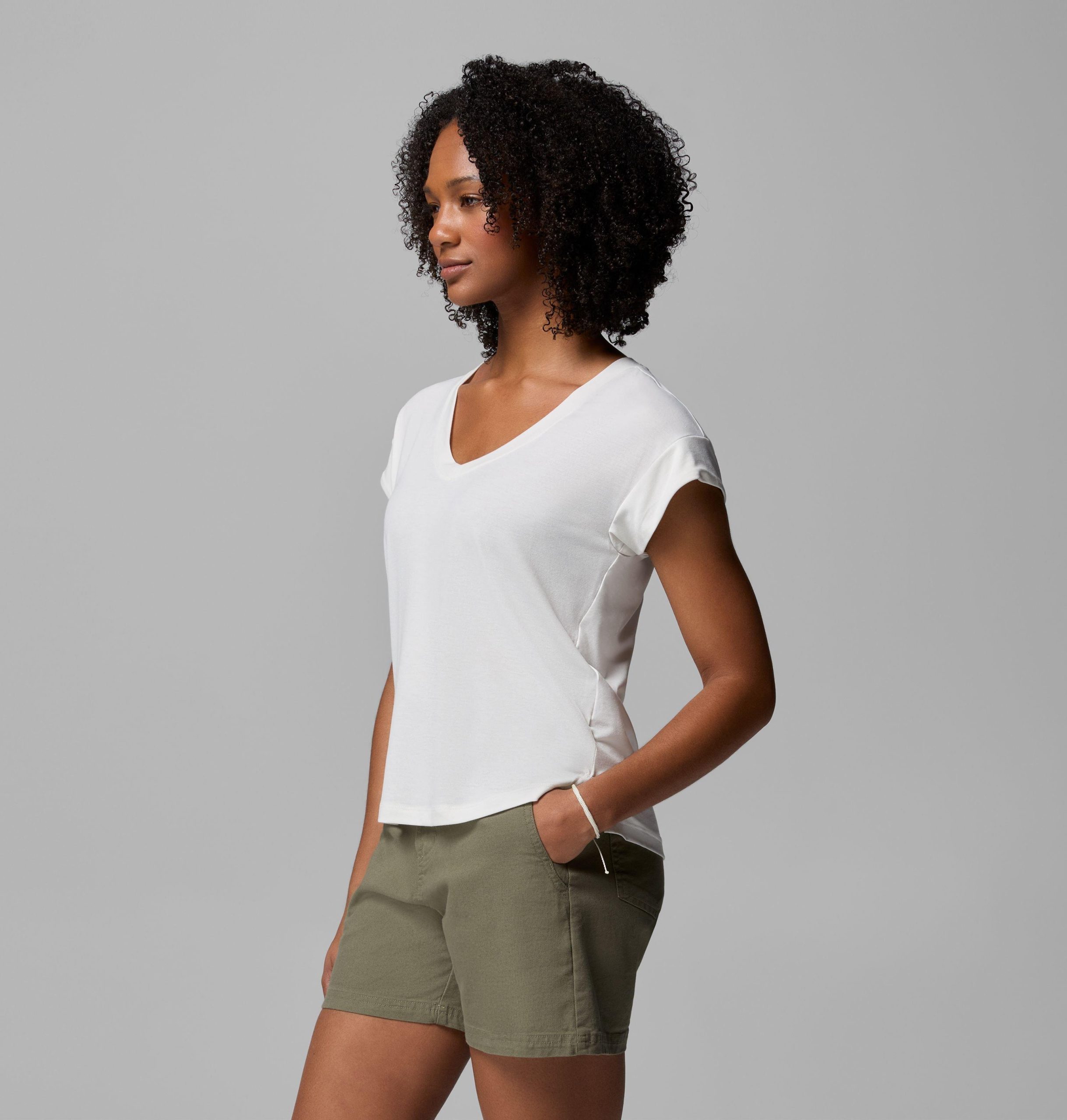 dames t-shirt met v-hals en korte mouwen van daniela falls