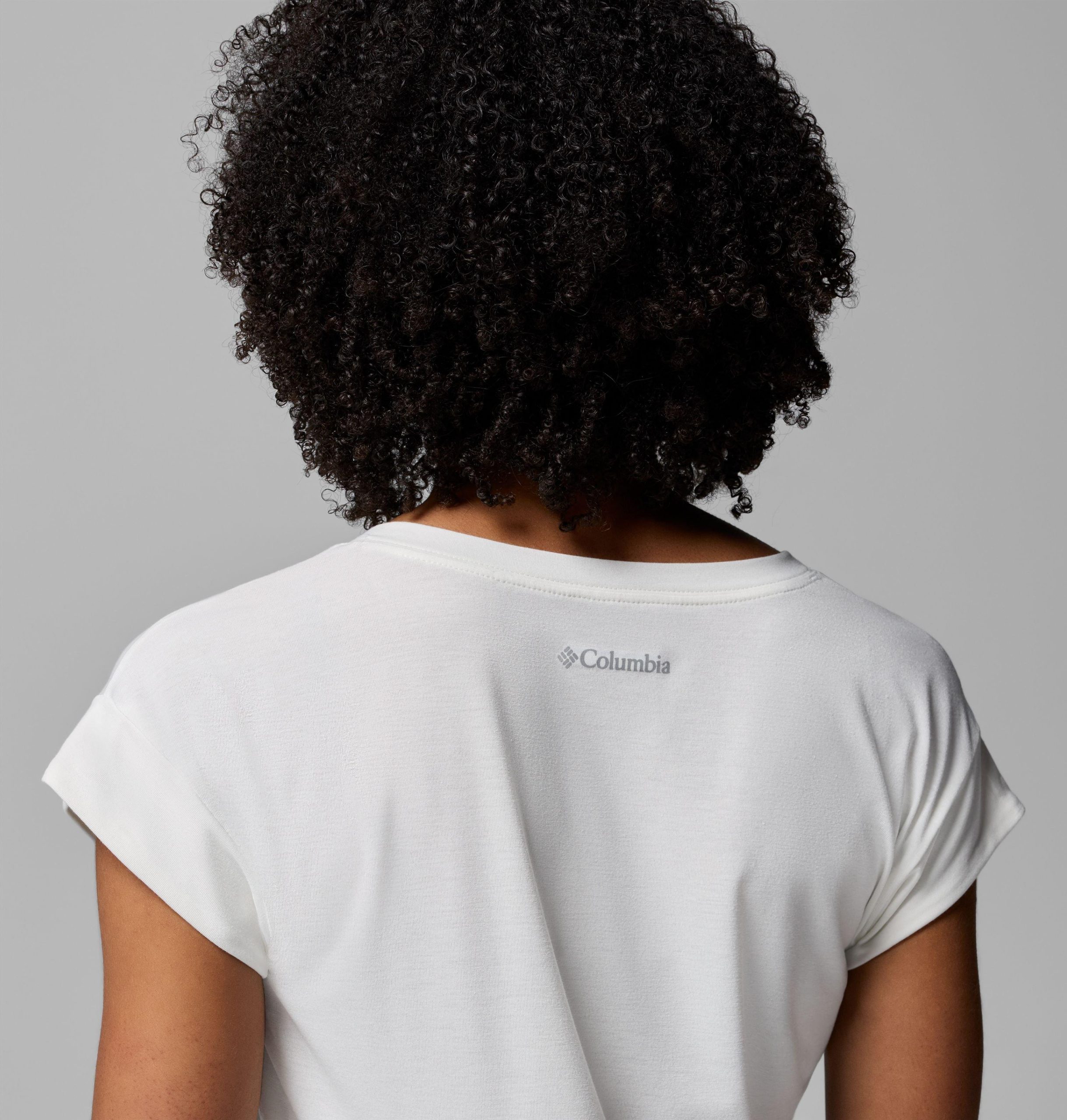 dames t-shirt met v-hals en korte mouwen van daniela falls
